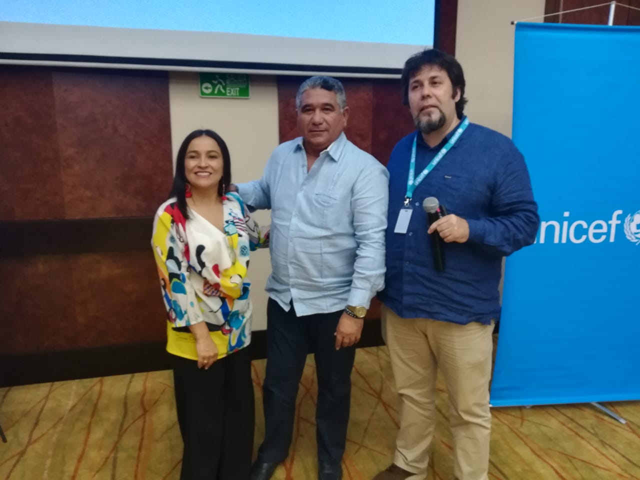 Ximena Norato, representante de Agencia Pandi; periodista Rafael Peñalosa y Diego Lorente, representante de Unicef.